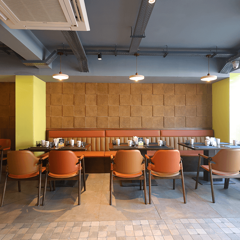 Deluxe Family Dining